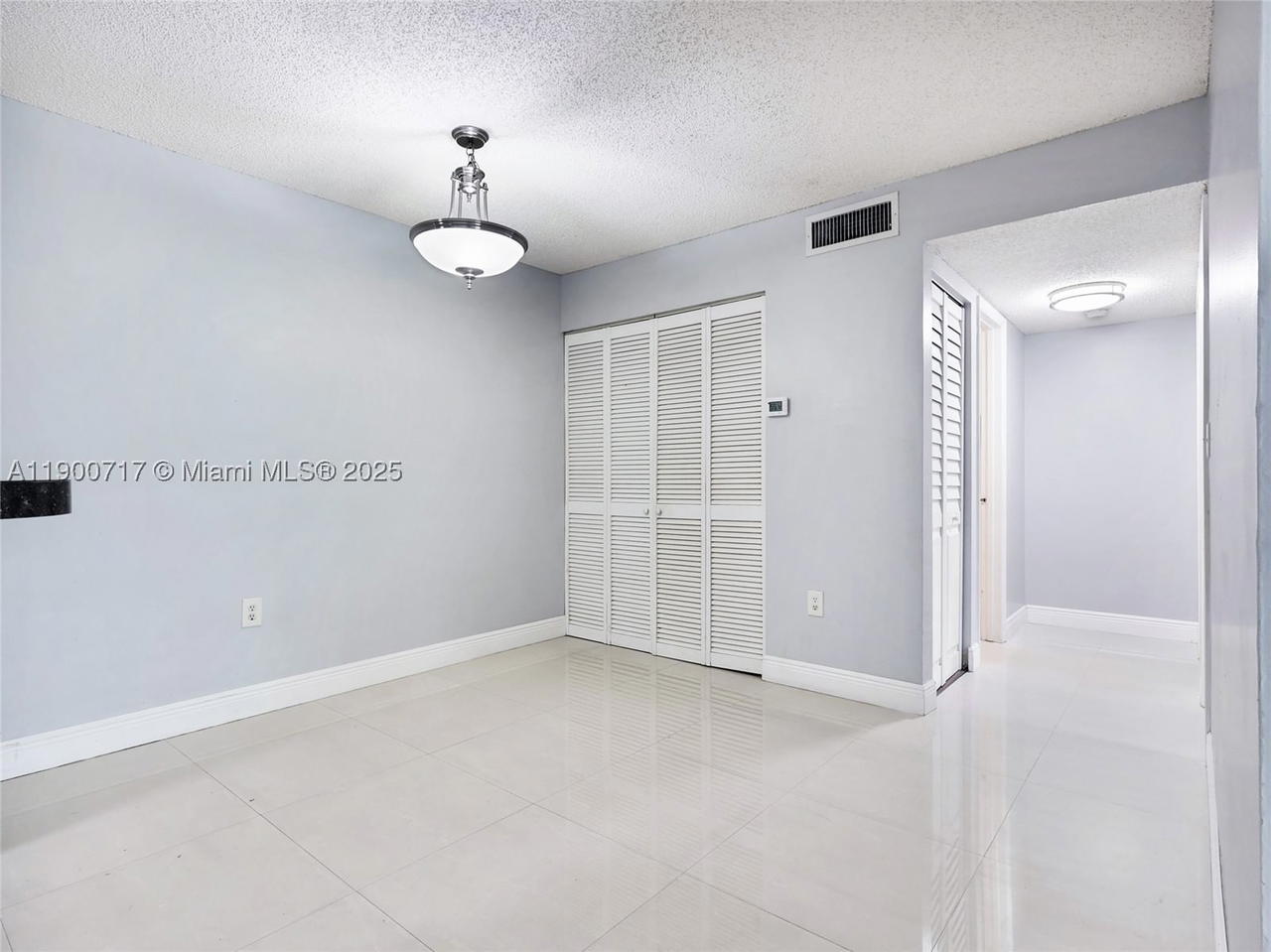 Real estate property located at 15520 80th St B-301, Miami-dade, The Courts At Kendall Con, Miami, FL