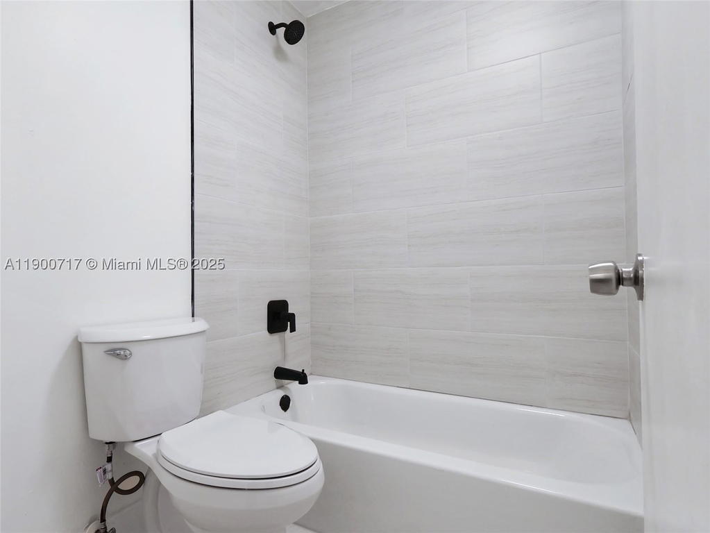 Real estate property located at 15520 80th St B-301, Miami-dade, The Courts At Kendall Con, Miami, FL