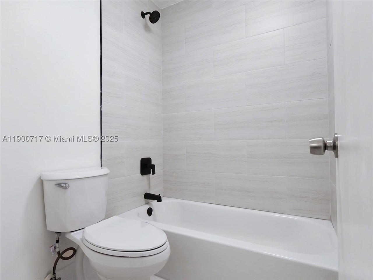 Real estate property located at 15520 80th St B-301, Miami-dade, The Courts At Kendall Con, Miami, FL