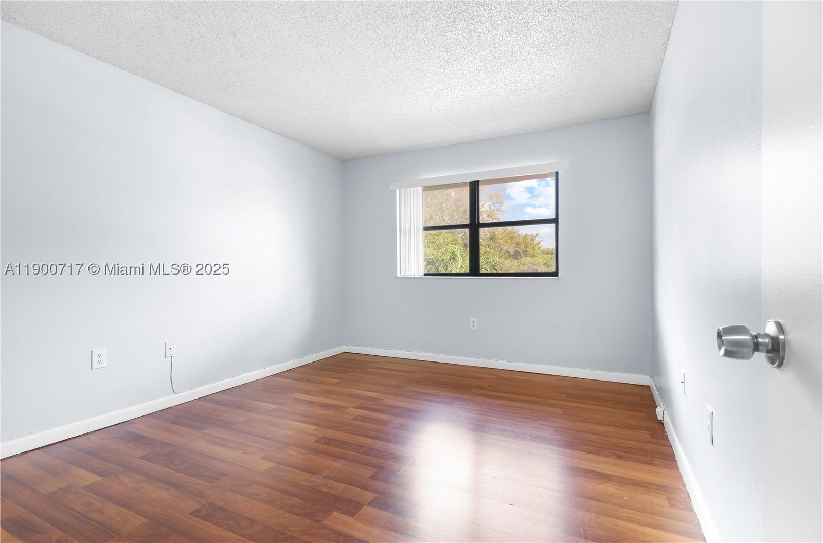 Real estate property located at 15520 80th St B-301, Miami-dade, The Courts At Kendall Con, Miami, FL