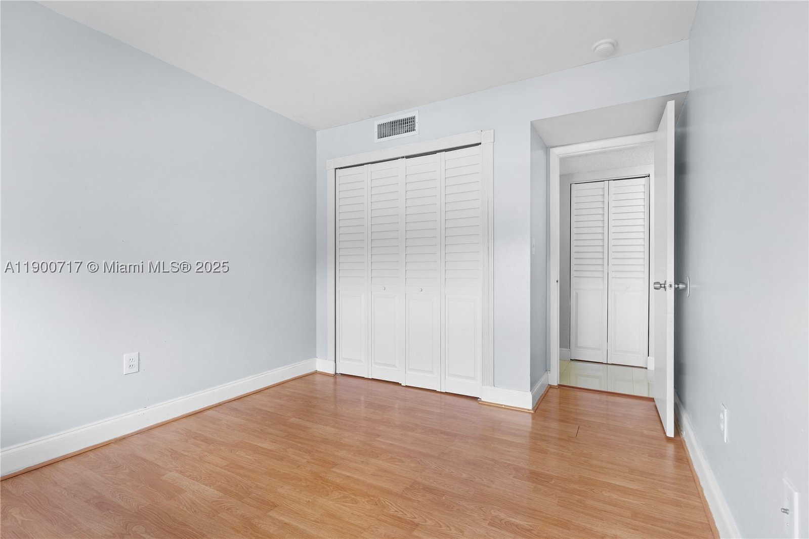 Real estate property located at 15520 80th St B-301, Miami-dade, The Courts At Kendall Con, Miami, FL
