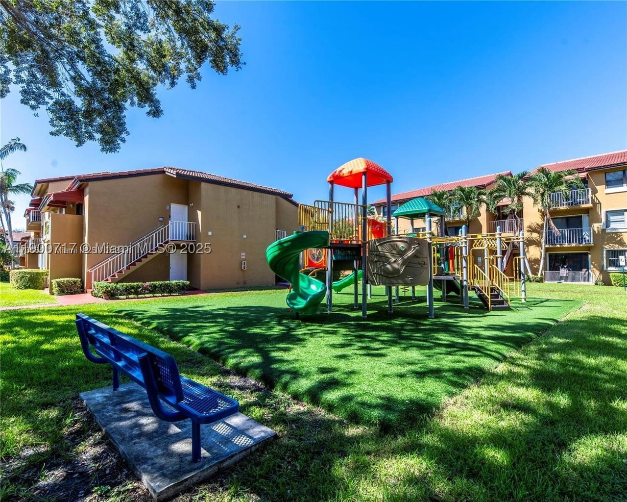 Real estate property located at 15520 80th St B-301, Miami-dade, The Courts At Kendall Con, Miami, FL