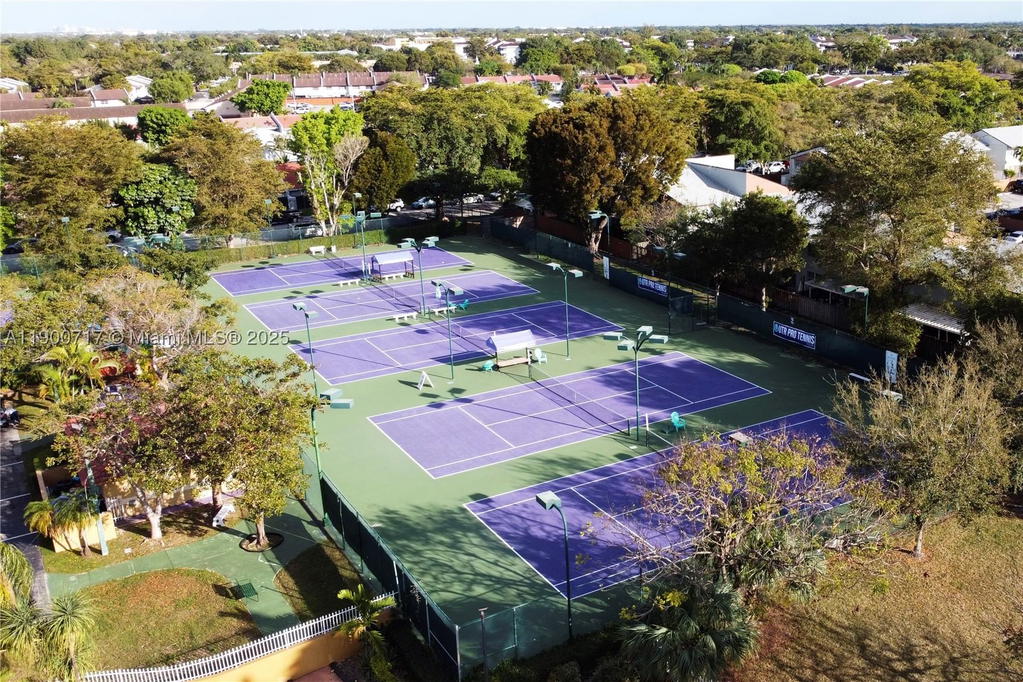 Real estate property located at 15520 80th St B-301, Miami-dade, The Courts At Kendall Con, Miami, FL