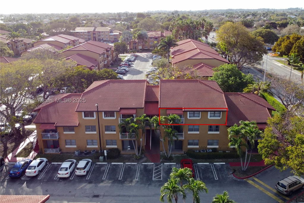 Real estate property located at 15520 80th St B-301, Miami-dade, The Courts At Kendall Con, Miami, FL