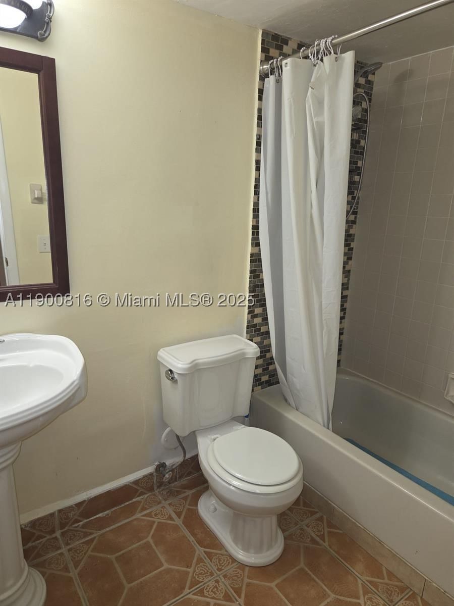 Real estate property located at 117 Lake Emerald Dr #108, Broward, Lake Emerald, Oakland Park, FL