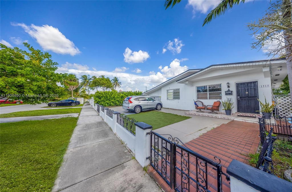 Real estate property located at 1515 33rd Ave, Miami-dade, Grapeland Heights, Miami, FL