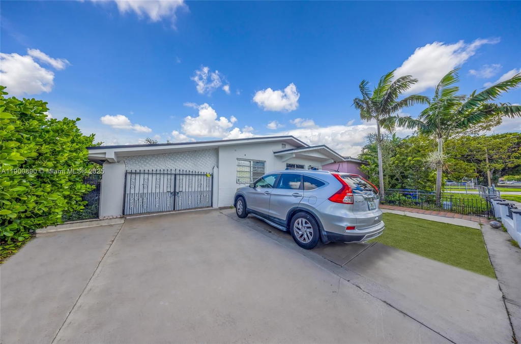 Real estate property located at 1515 33rd Ave, Miami-dade, Grapeland Heights, Miami, FL