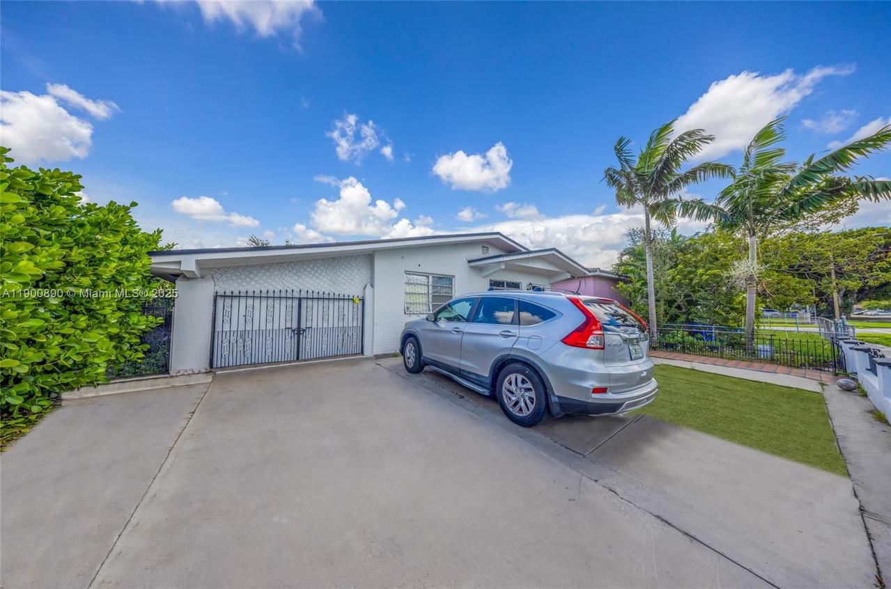 Real estate property located at 1515 33rd Ave, Miami-dade, Grapeland Heights, Miami, FL