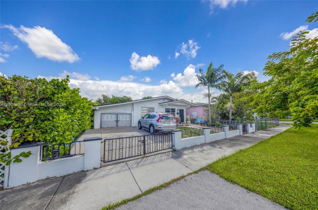 Real estate property located at 1515 33rd Ave, Miami-dade, Grapeland Heights, Miami, FL
