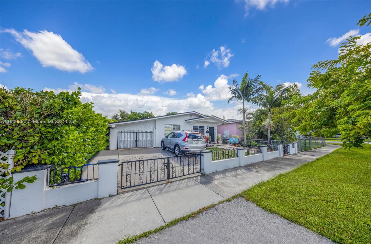 Real estate property located at 1515 33rd Ave, Miami-dade, Grapeland Heights, Miami, FL