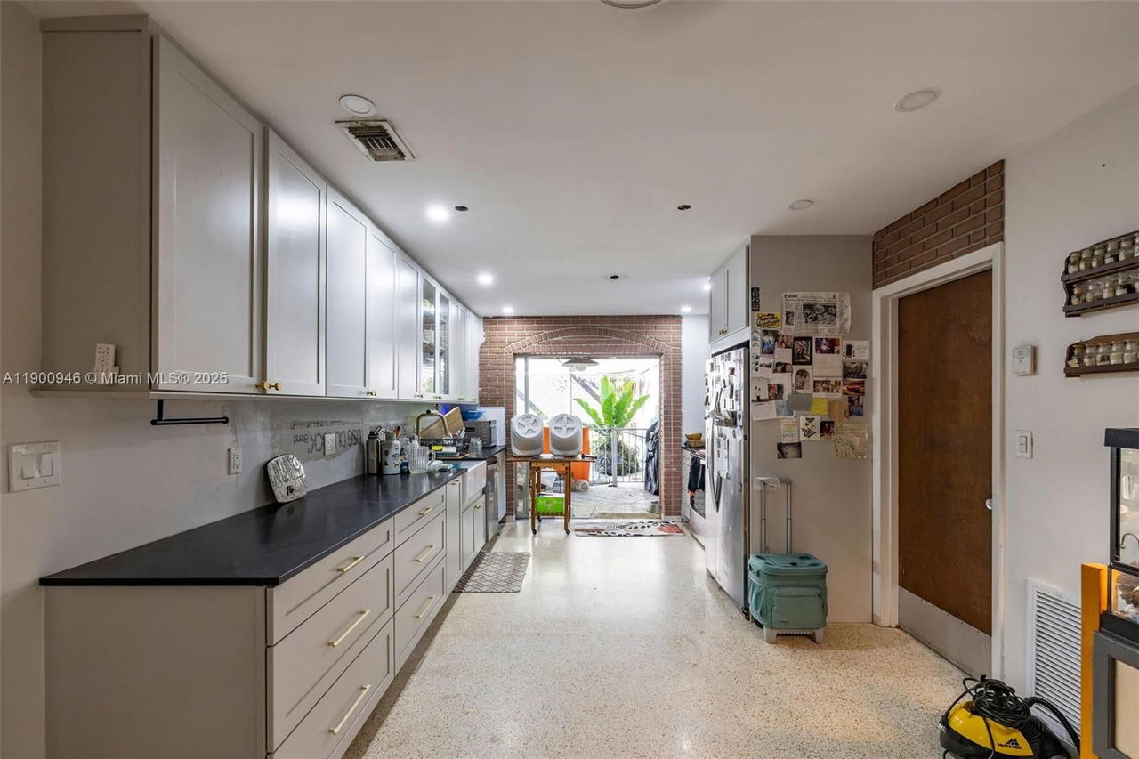 Real estate property located at 15290 82nd Ave, Miami-dade, Southwood Rev, Palmetto Bay, FL