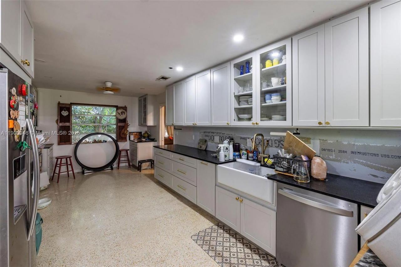Real estate property located at 15290 82nd Ave, Miami-dade, Southwood Rev, Palmetto Bay, FL