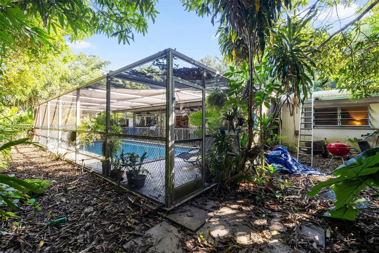 Real estate property located at 15290 82nd Ave, Miami-dade, Southwood Rev, Palmetto Bay, FL