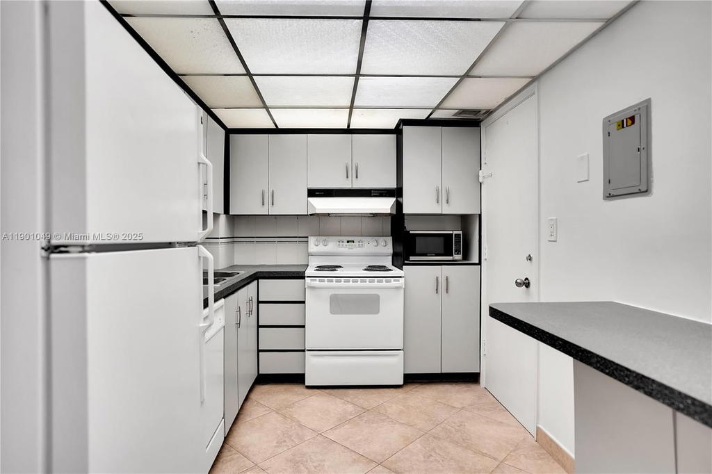 Real estate property located at 5005 Collins Ave #607, Miami-dade, The Carriage Club North C, Miami Beach, FL