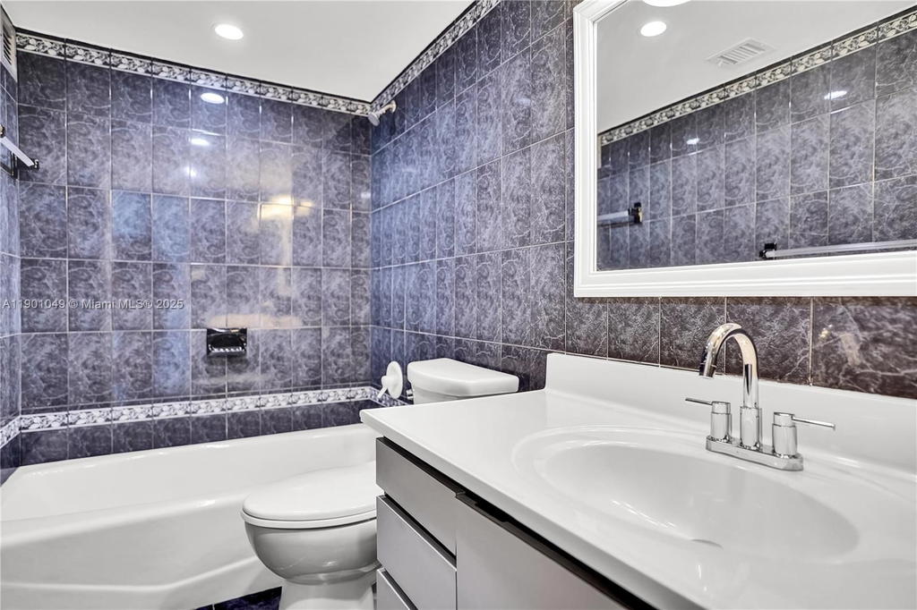 Real estate property located at 5005 Collins Ave #607, Miami-dade, The Carriage Club North C, Miami Beach, FL