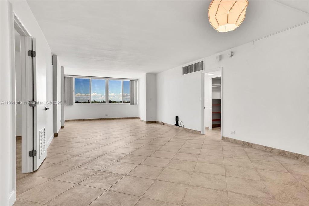 Real estate property located at 5005 Collins Ave #607, Miami-dade, The Carriage Club North C, Miami Beach, FL