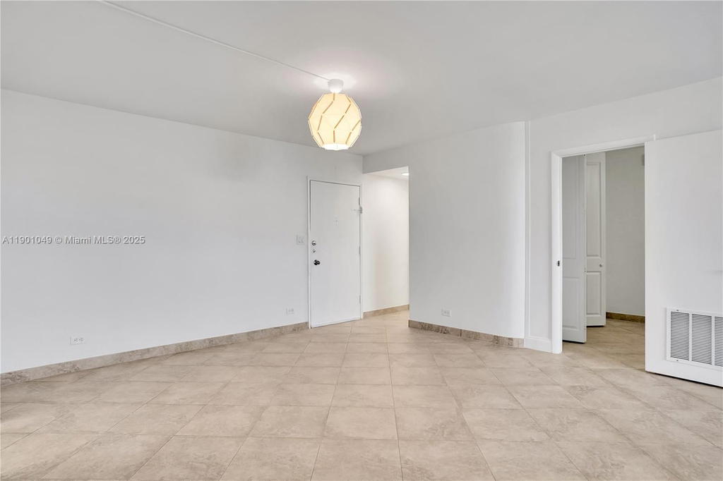Real estate property located at 5005 Collins Ave #607, Miami-dade, The Carriage Club North C, Miami Beach, FL
