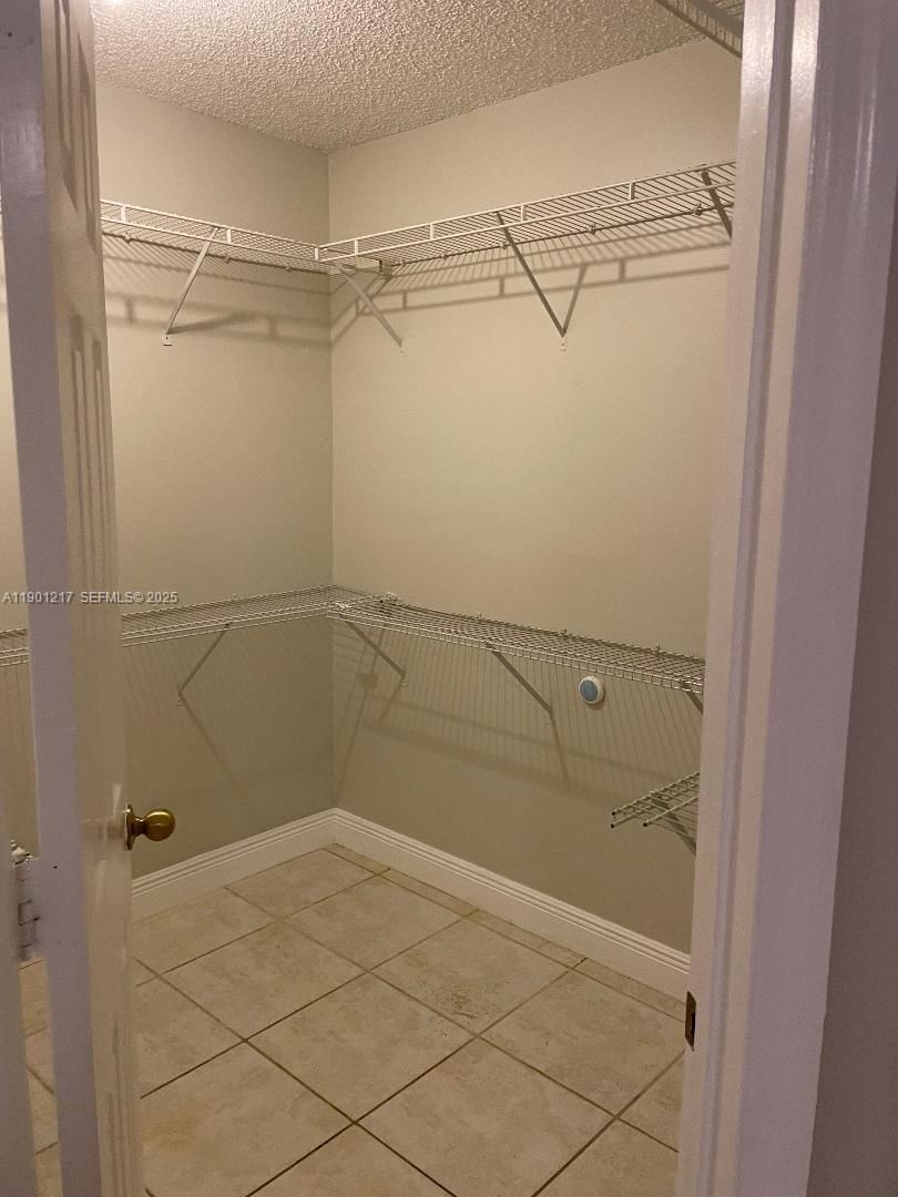 Real estate property located at 16530 96th Ter, Miami-dade, Forest Lakes Villas, Miami, FL
