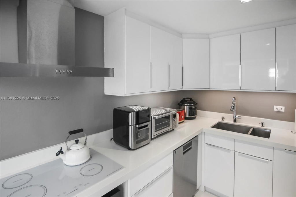 Real estate property located at 6039 Collins Ave #1402, Miami-dade, Maison Grande Condo, Miami Beach, FL