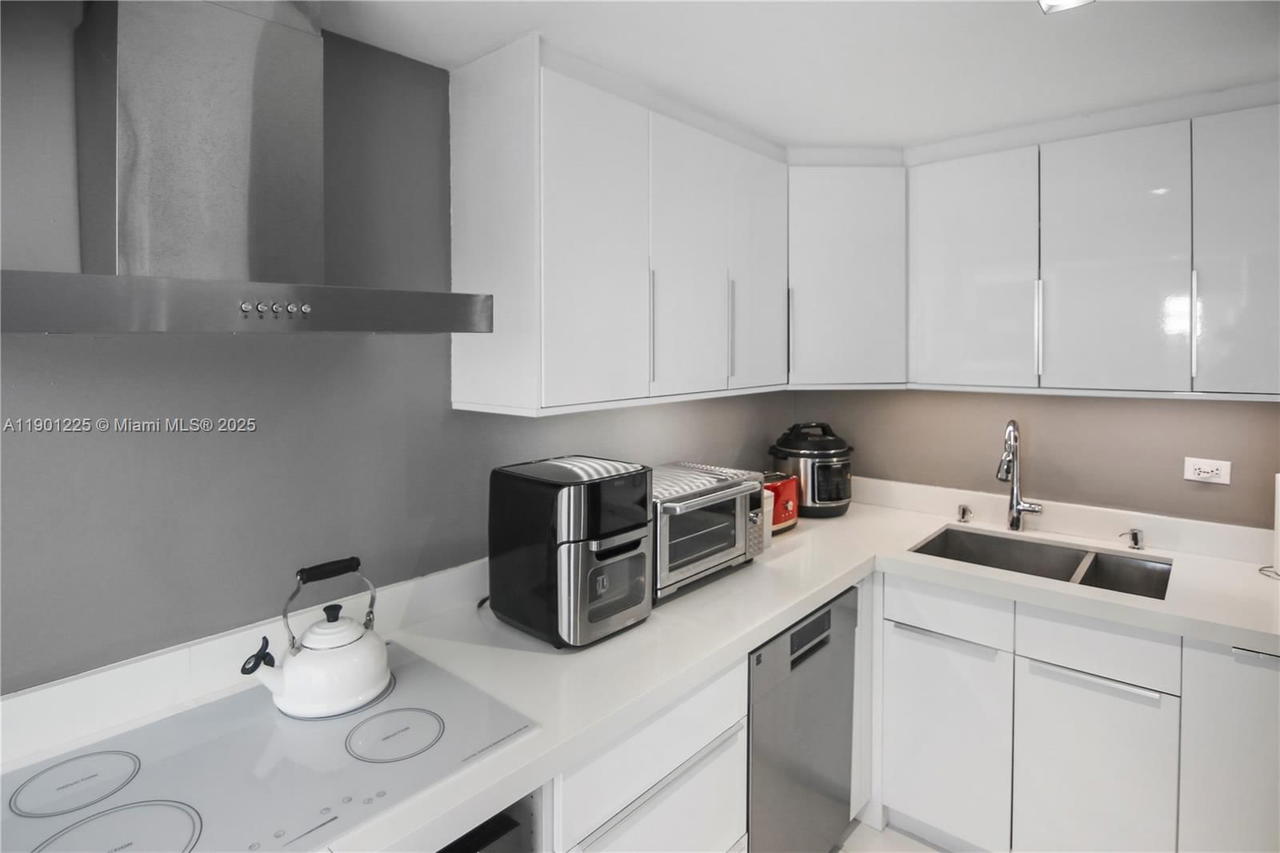 Real estate property located at 6039 Collins Ave #1402, Miami-dade, Maison Grande Condo, Miami Beach, FL