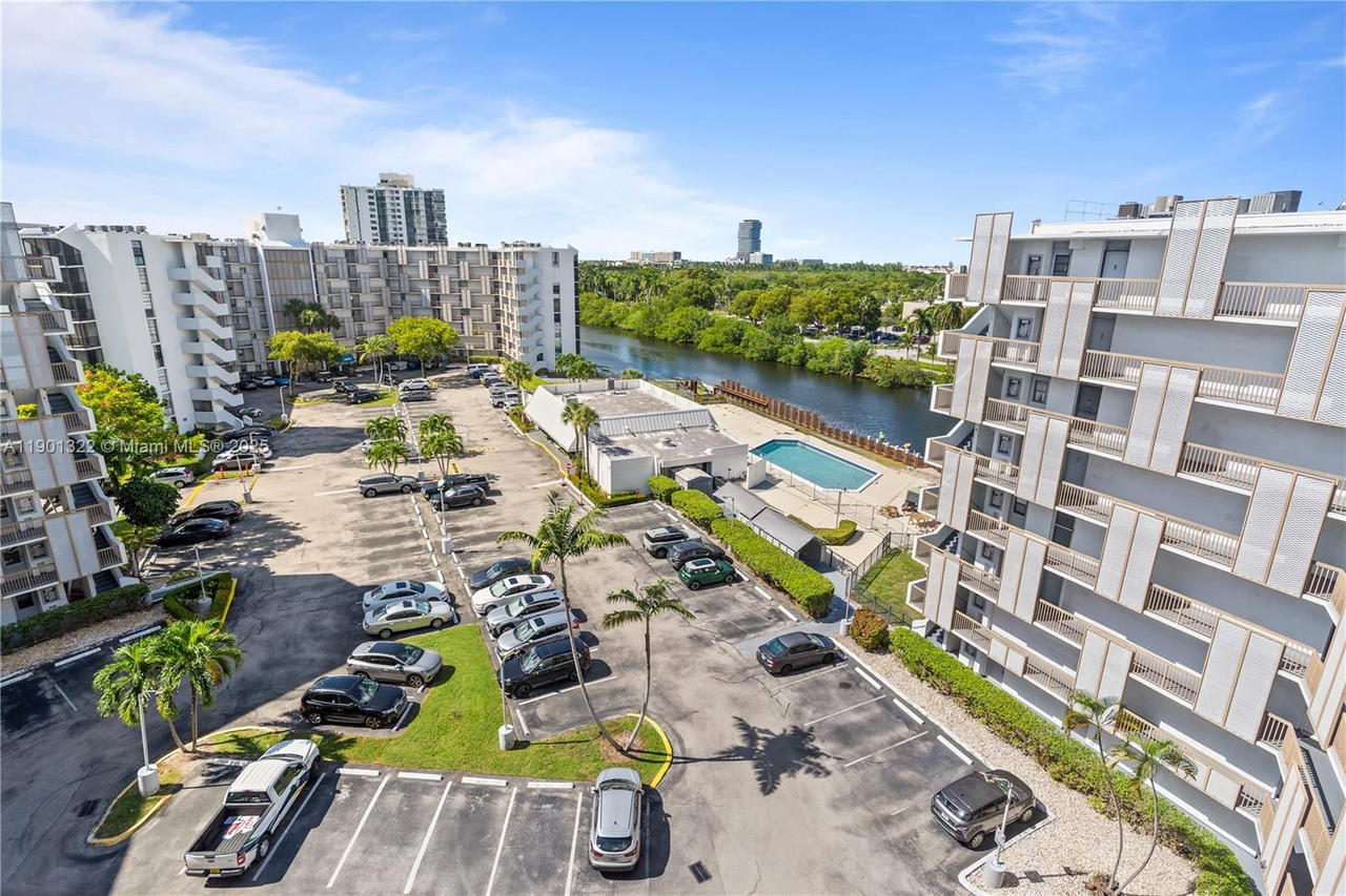 Real estate property located at 3475 Country Club Dr #814, Miami-dade, Ensenada Condo Bldg E-ii, Aventura, FL
