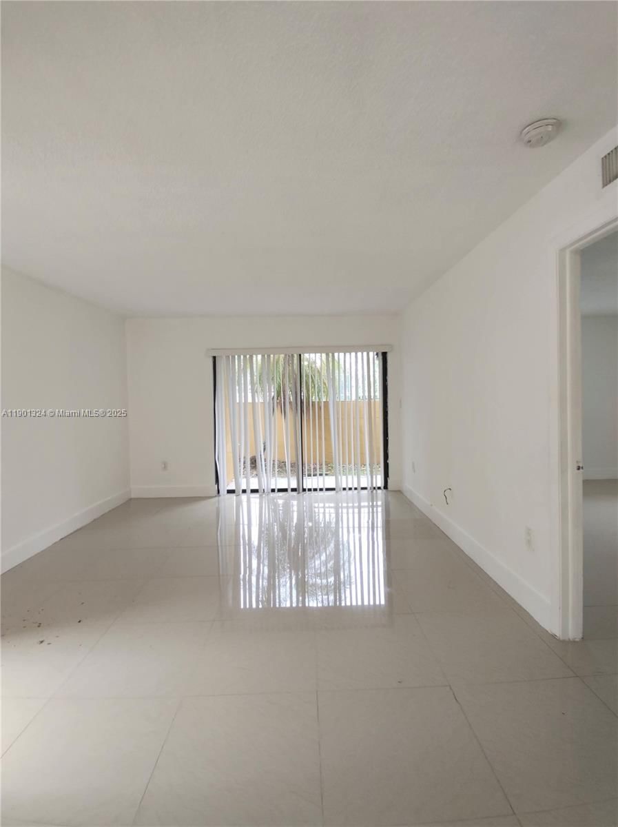 Real estate property located at 15500 80th St A-105, Miami-dade, The Courts At Kendall Con, Miami, FL