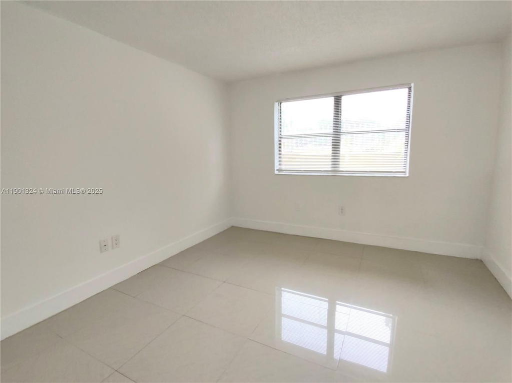 Real estate property located at 15500 80th St A-105, Miami-dade, The Courts At Kendall Con, Miami, FL