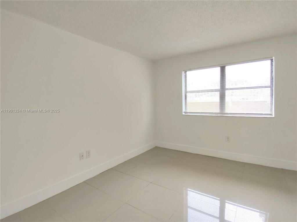 Real estate property located at 15500 80th St A-105, Miami-dade, The Courts At Kendall Con, Miami, FL
