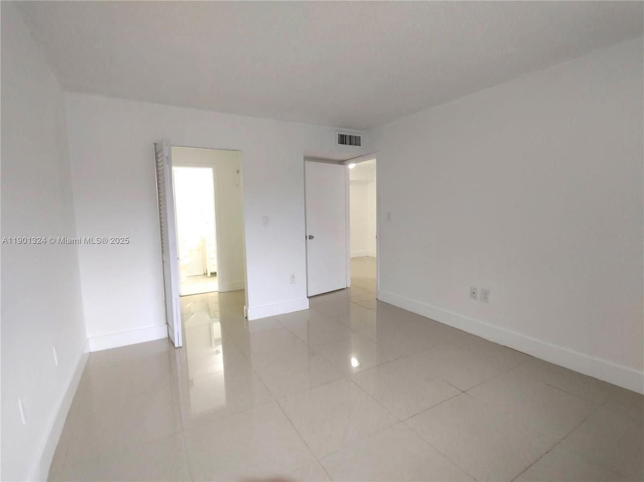 Real estate property located at 15500 80th St A-105, Miami-dade, The Courts At Kendall Con, Miami, FL