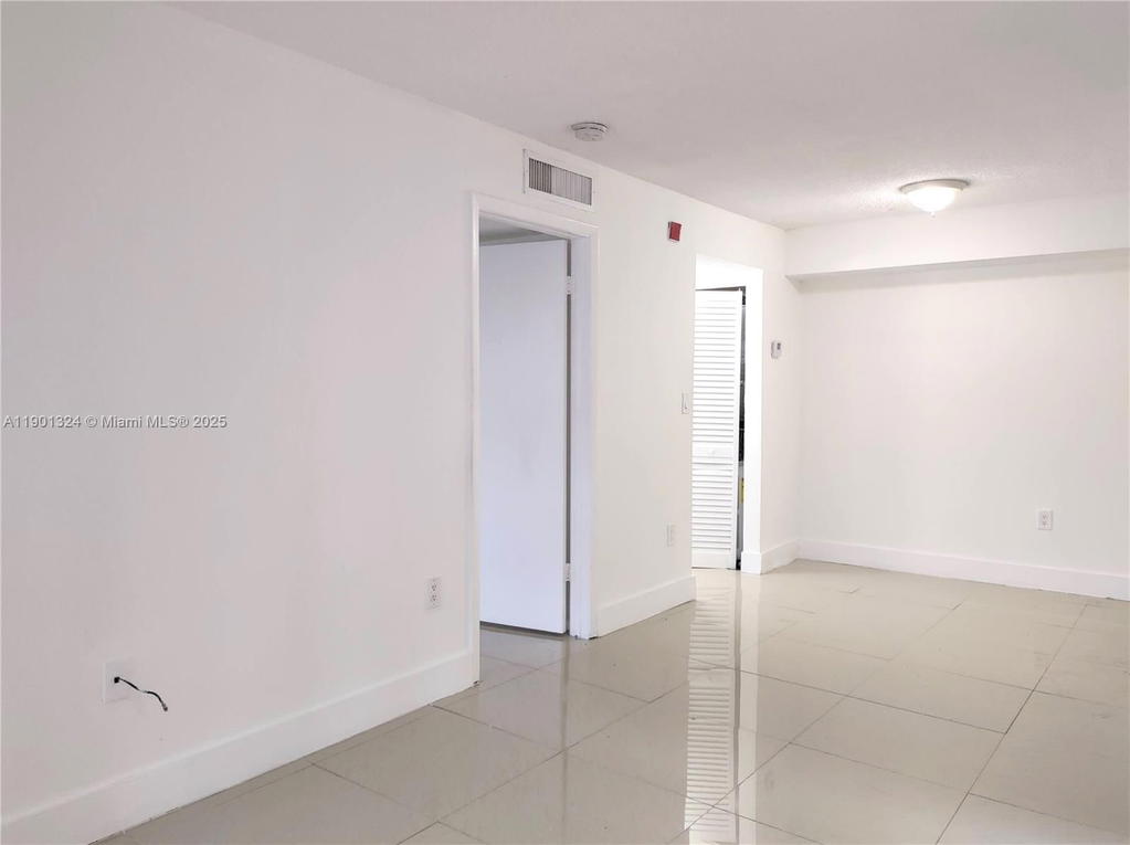 Real estate property located at 15500 80th St A-105, Miami-dade, The Courts At Kendall Con, Miami, FL