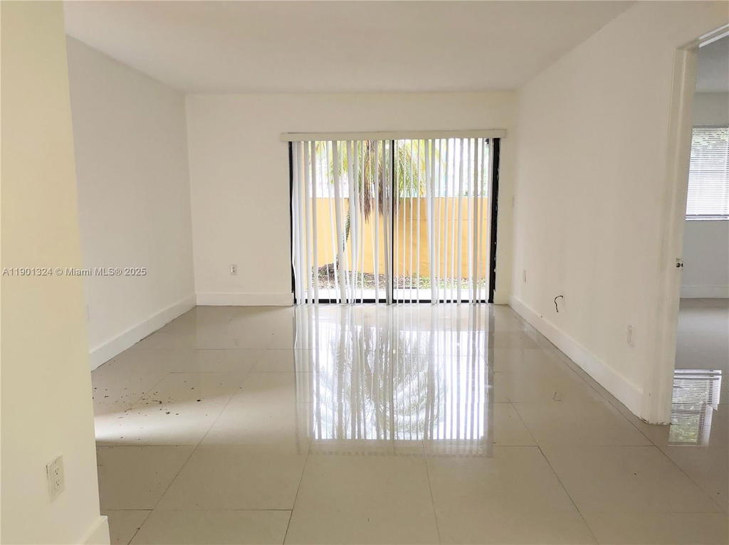 Real estate property located at 15500 80th St A-105, Miami-dade, The Courts At Kendall Con, Miami, FL