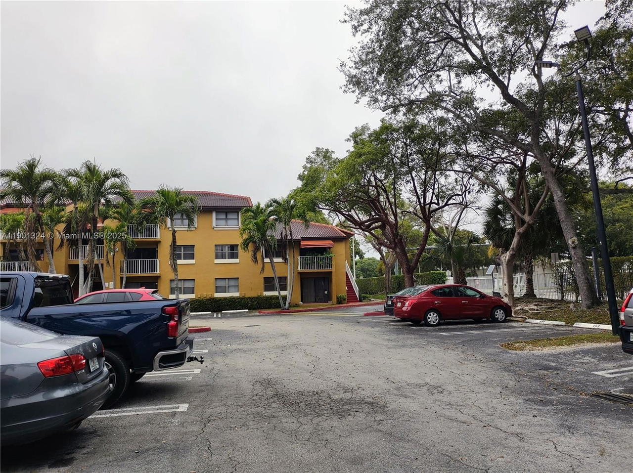 Real estate property located at 15500 80th St A-105, Miami-dade, The Courts At Kendall Con, Miami, FL