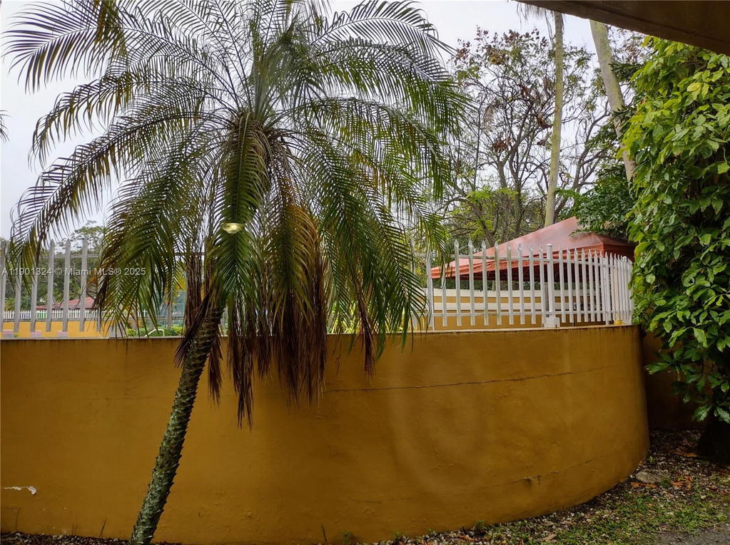 Real estate property located at 15500 80th St A-105, Miami-dade, The Courts At Kendall Con, Miami, FL