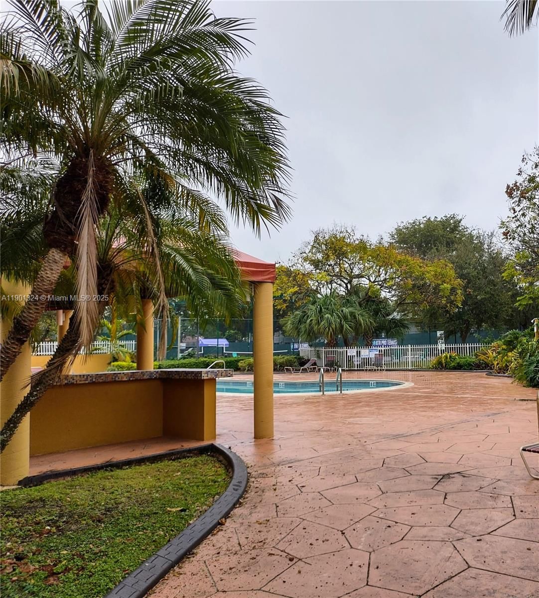 Real estate property located at 15500 80th St A-105, Miami-dade, The Courts At Kendall Con, Miami, FL