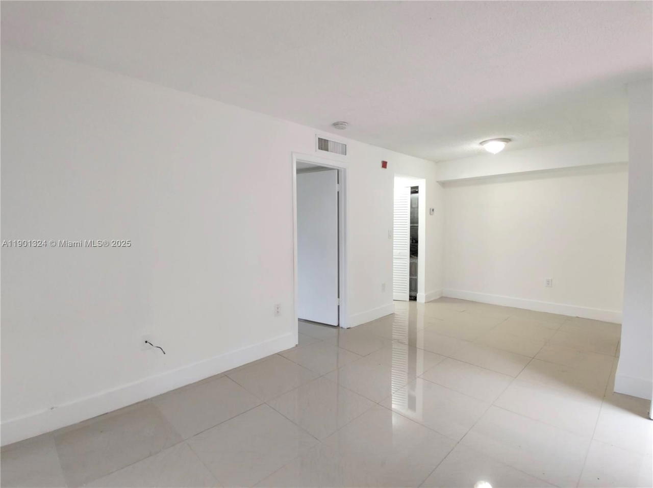 Real estate property located at 15500 80th St A-105, Miami-dade, The Courts At Kendall Con, Miami, FL