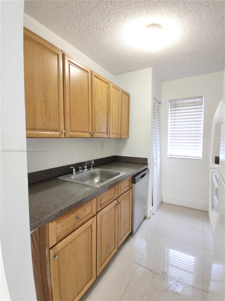 Real estate property located at 15500 80th St A-105, Miami-dade, The Courts At Kendall Con, Miami, FL