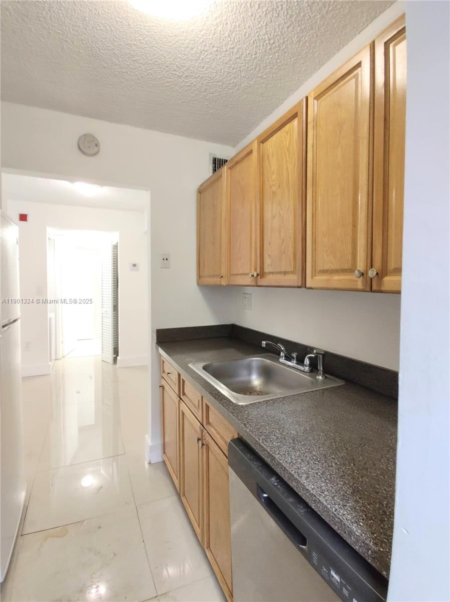 Real estate property located at 15500 80th St A-105, Miami-dade, The Courts At Kendall Con, Miami, FL