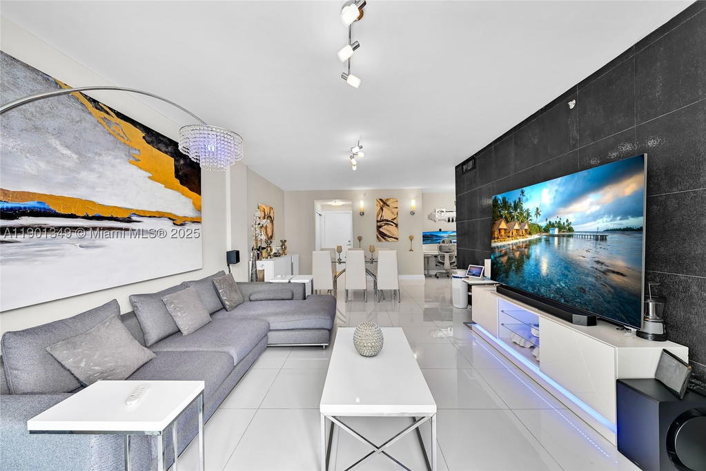 Real estate property located at 3001 Ocean Dr #1513, Broward, Residences On Hollywood B, Hollywood, FL