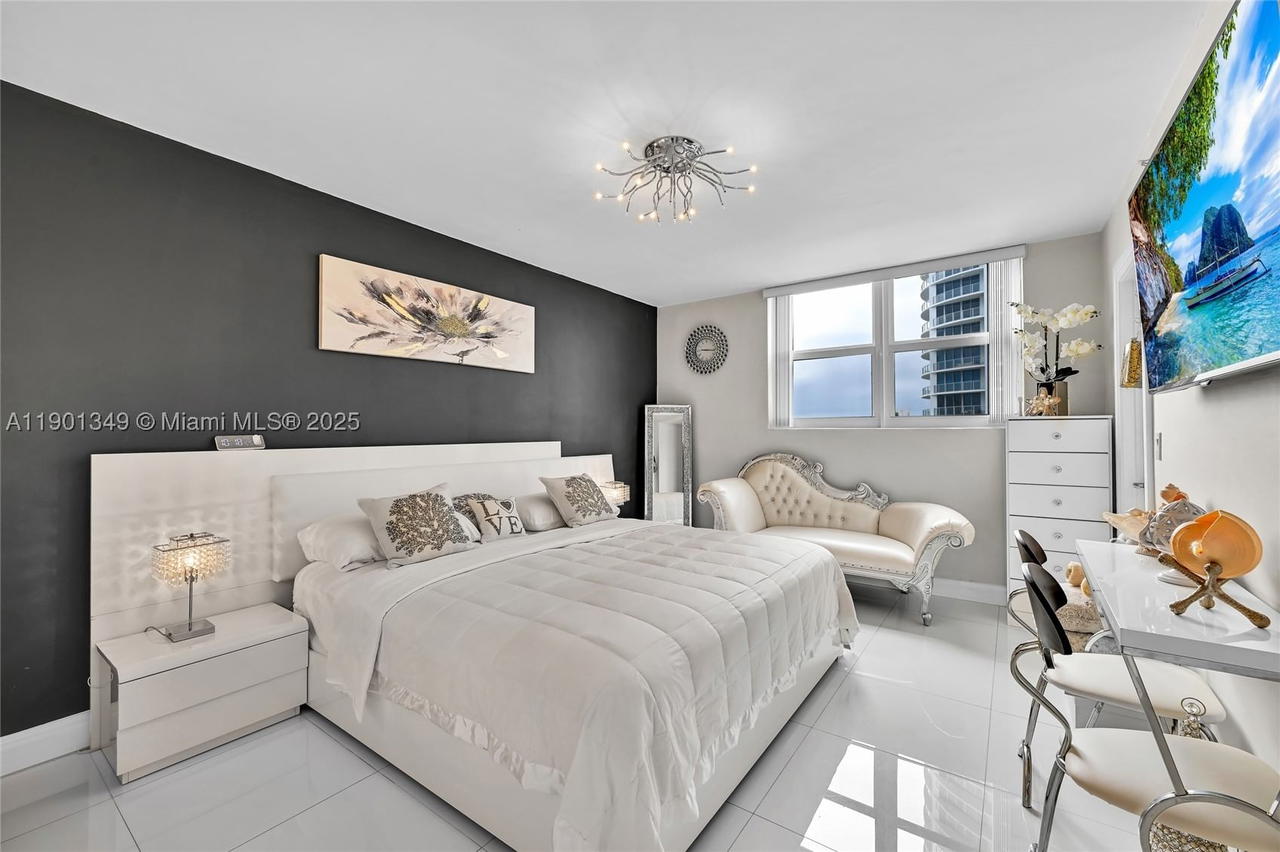 Real estate property located at 3001 Ocean Dr #1513, Broward, Residences On Hollywood B, Hollywood, FL
