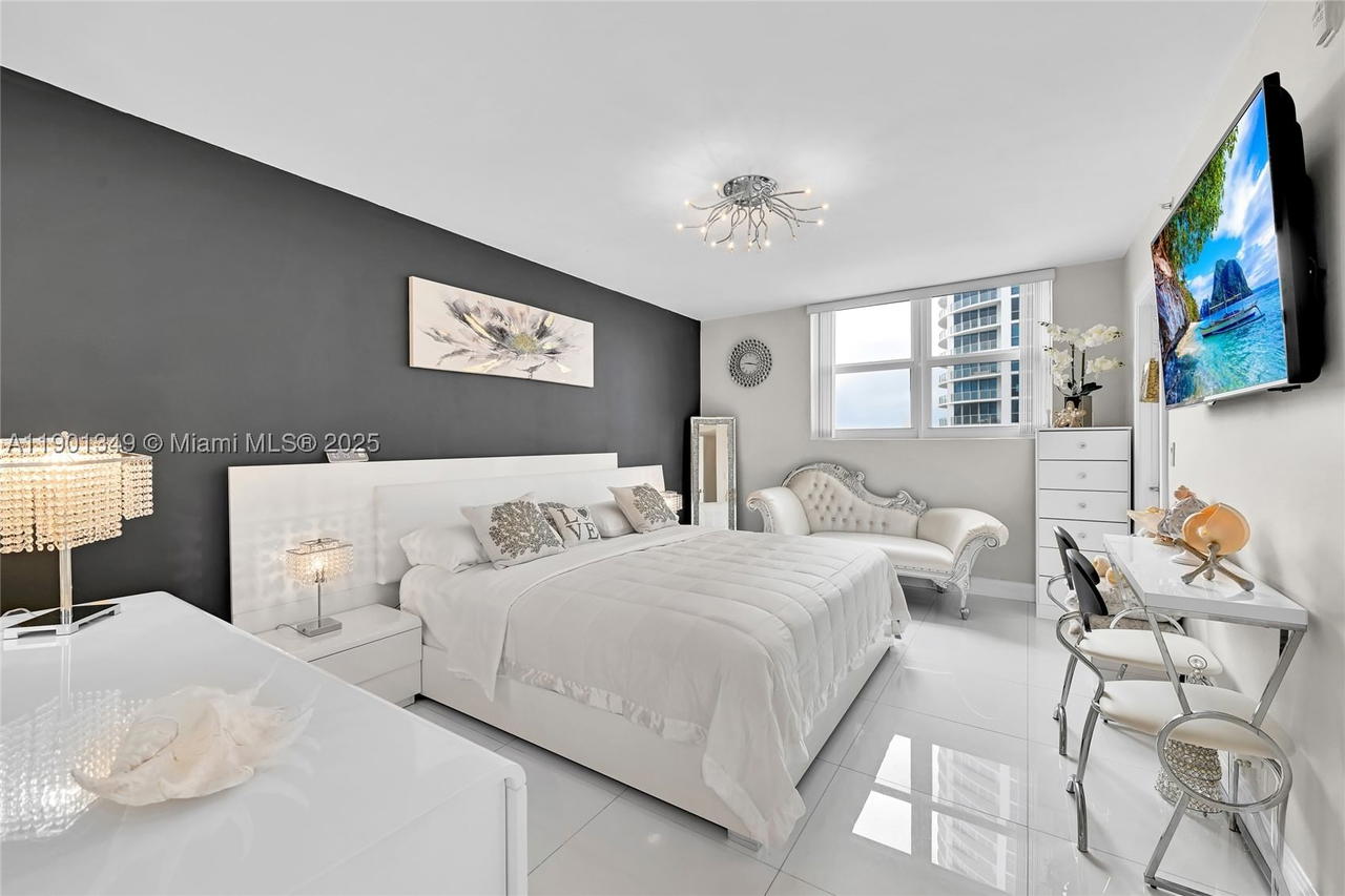 Real estate property located at 3001 Ocean Dr #1513, Broward, Residences On Hollywood B, Hollywood, FL