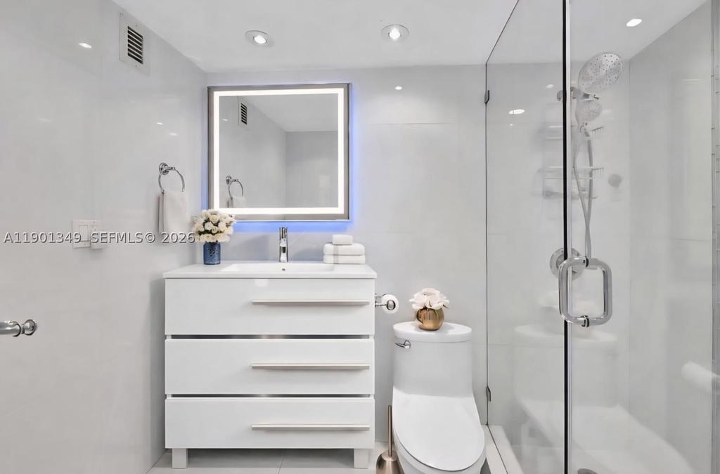 Real estate property located at 3001 Ocean Dr #1513, Broward, Residences On Hollywood B, Hollywood, FL
