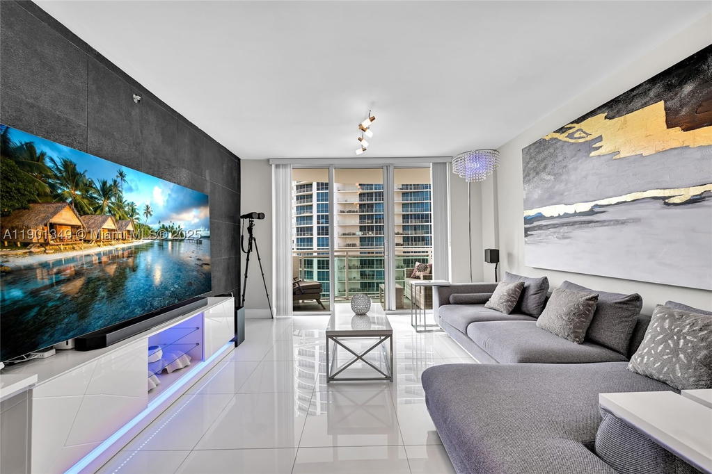 Real estate property located at 3001 Ocean Dr #1513, Broward, Residences On Hollywood B, Hollywood, FL