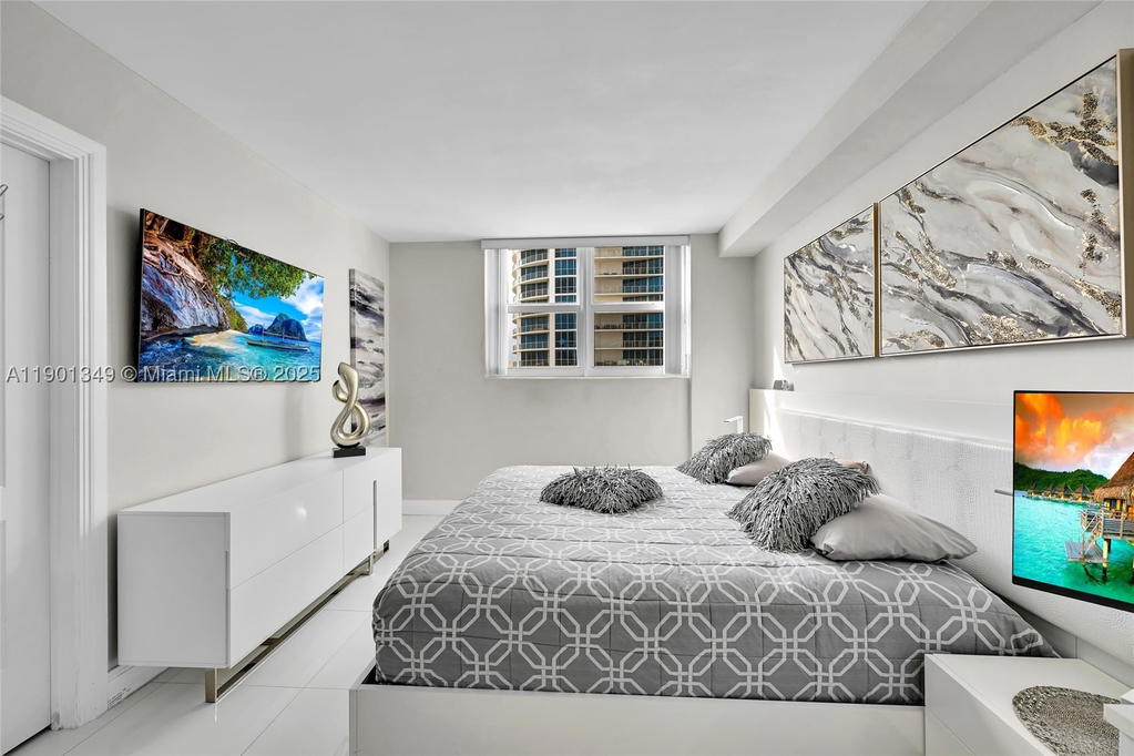 Real estate property located at 3001 Ocean Dr #1513, Broward, Residences On Hollywood B, Hollywood, FL