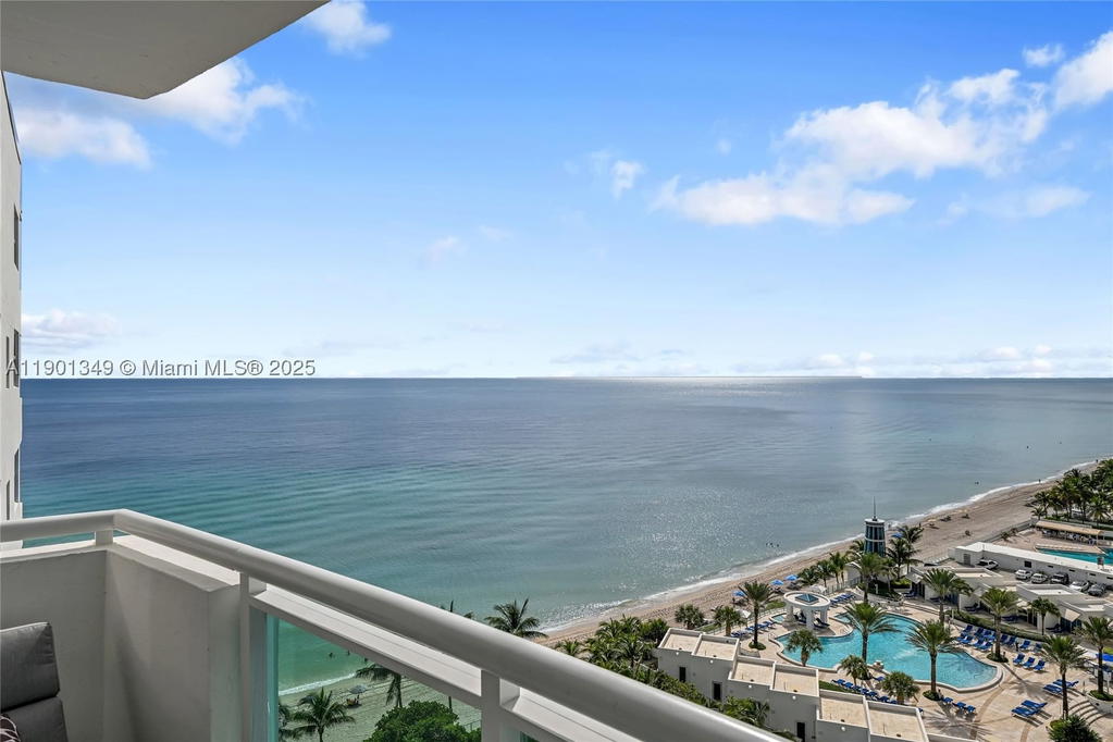 Real estate property located at 3001 Ocean Dr #1513, Broward, Residences On Hollywood B, Hollywood, FL