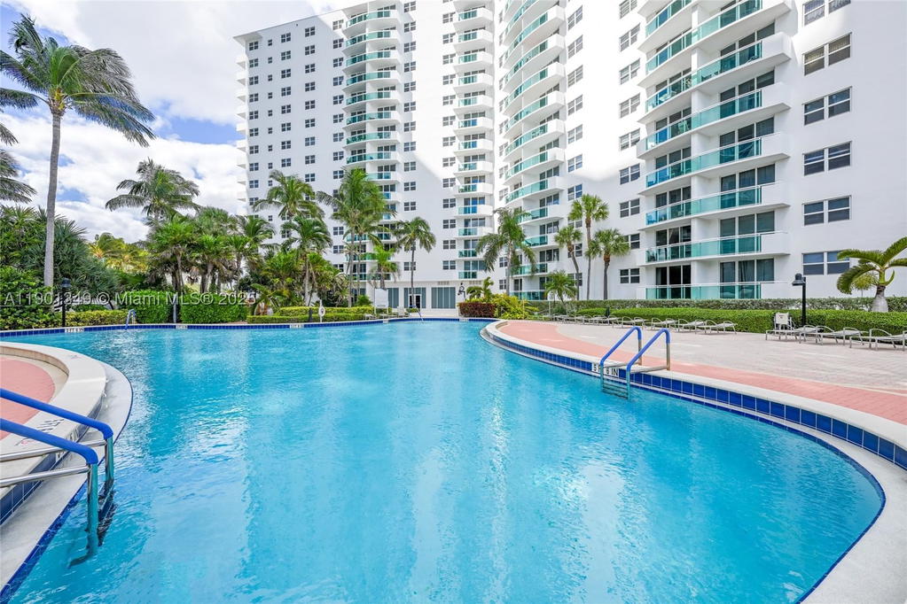 Real estate property located at 3001 Ocean Dr #1513, Broward, Residences On Hollywood B, Hollywood, FL