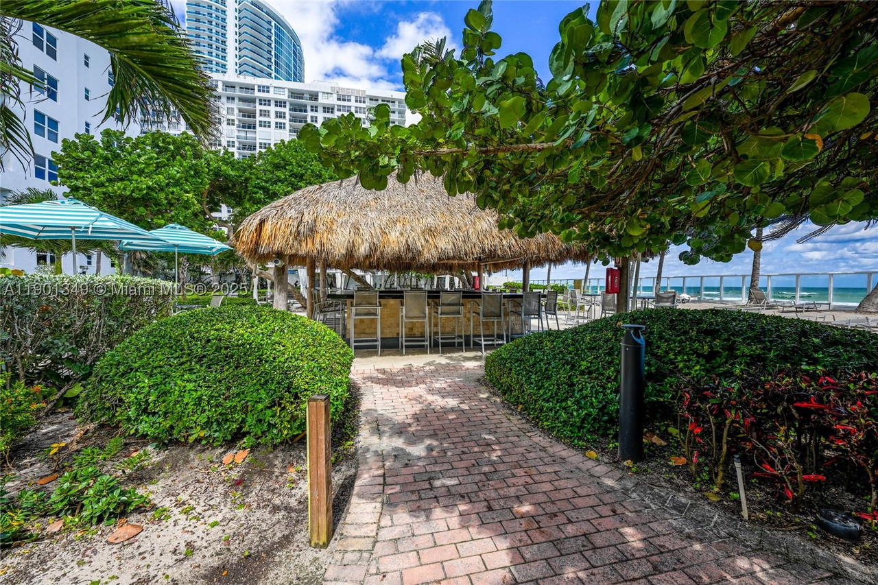 Real estate property located at 3001 Ocean Dr #1513, Broward, Residences On Hollywood B, Hollywood, FL