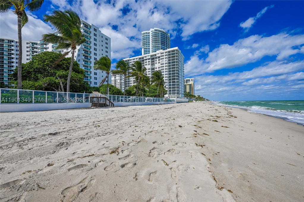 Real estate property located at 3001 Ocean Dr #1513, Broward, Residences On Hollywood B, Hollywood, FL