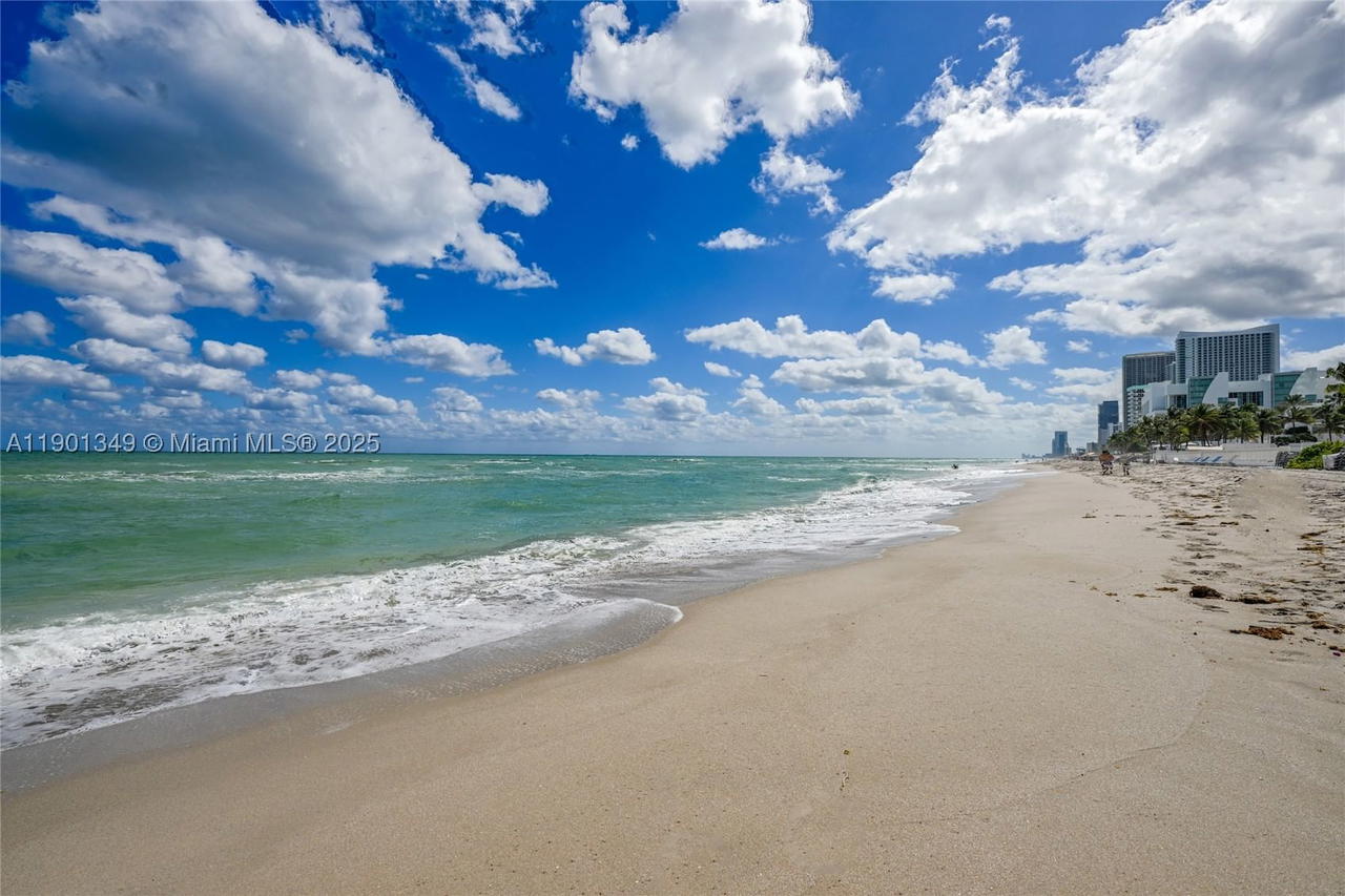 Real estate property located at 3001 Ocean Dr #1513, Broward, Residences On Hollywood B, Hollywood, FL
