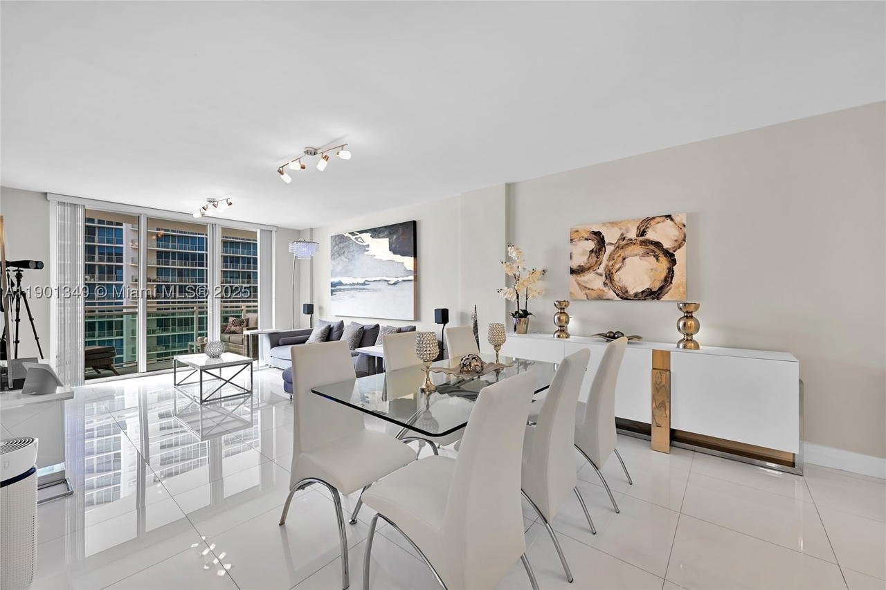 Real estate property located at 3001 Ocean Dr #1513, Broward, Residences On Hollywood B, Hollywood, FL