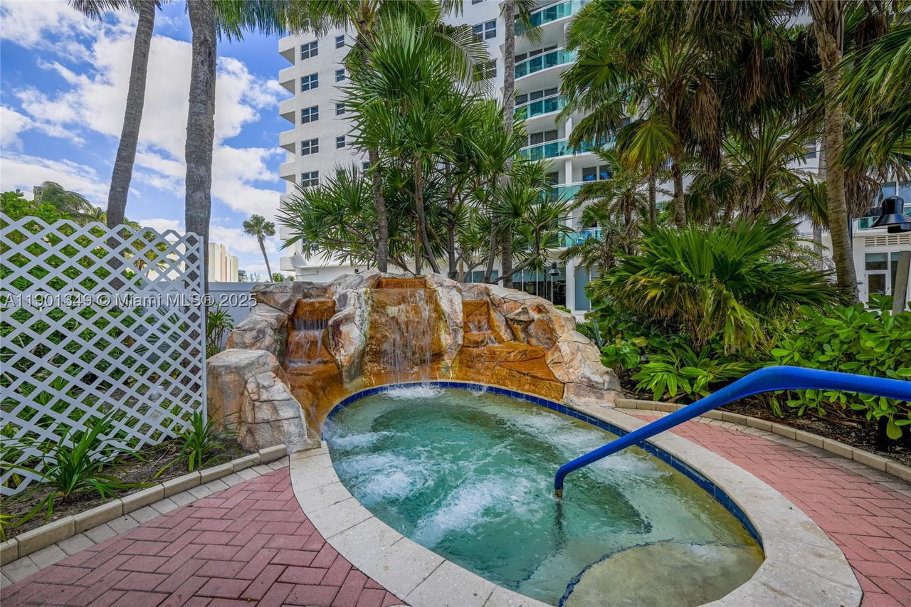 Real estate property located at 3001 Ocean Dr #1513, Broward, Residences On Hollywood B, Hollywood, FL